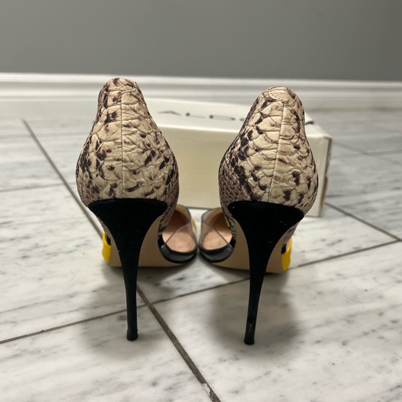 One of a kind yellow and animal print heels - Picture 3 of 3